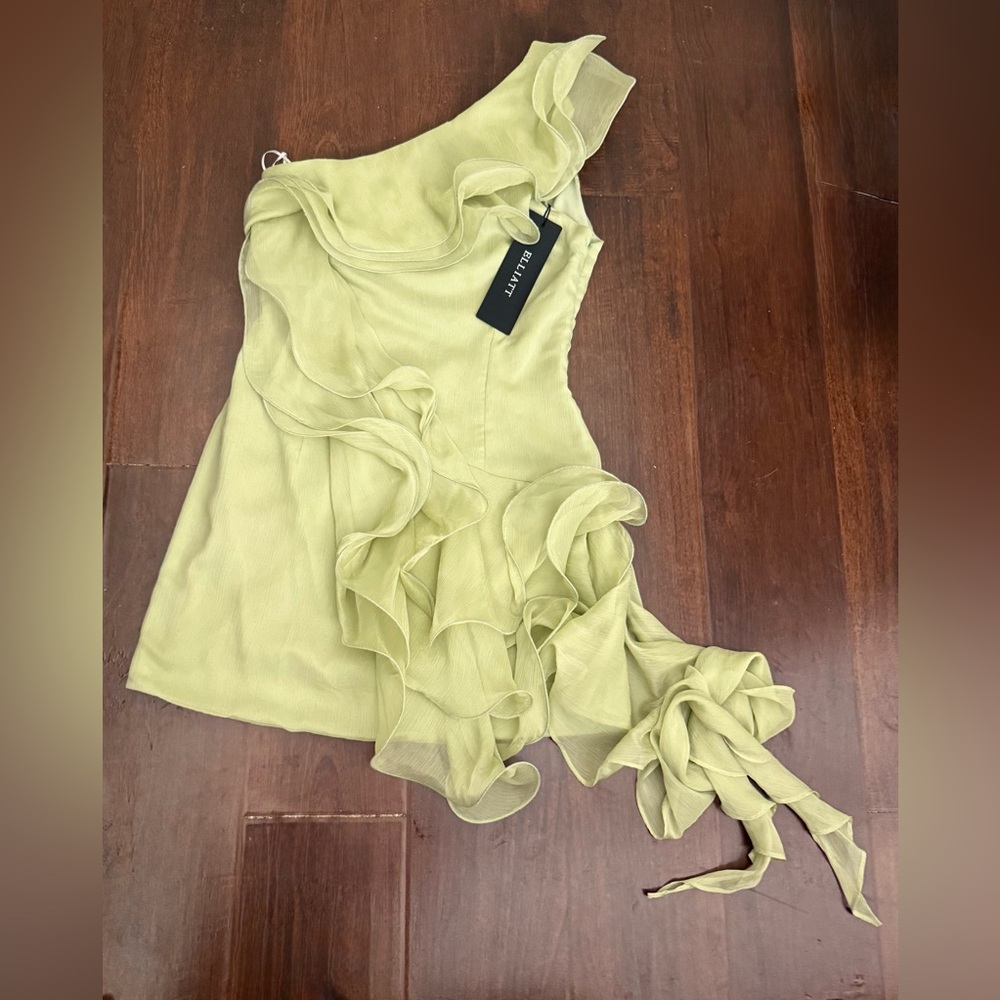 NWT Elliatt Poppy One Shoulder Ruffle Mini Dress in Light Green Size S - Picture 10 of 15